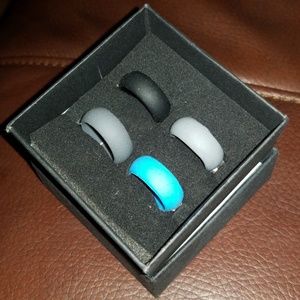 Silicone rings box set of 4